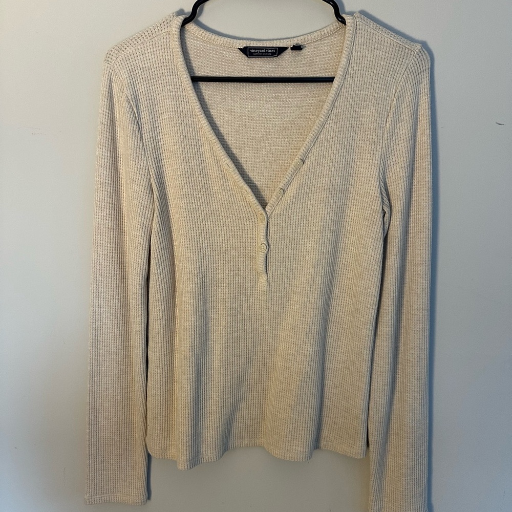 Vineyard Vines Women's Cream V-Neck Buttoned Top